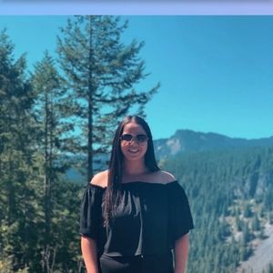 Meet your Posher, Karine